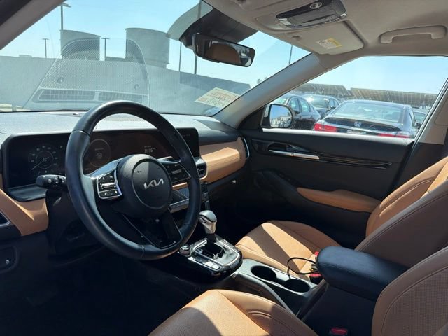 Used 2024 Kia Seltos EX FWD image 3