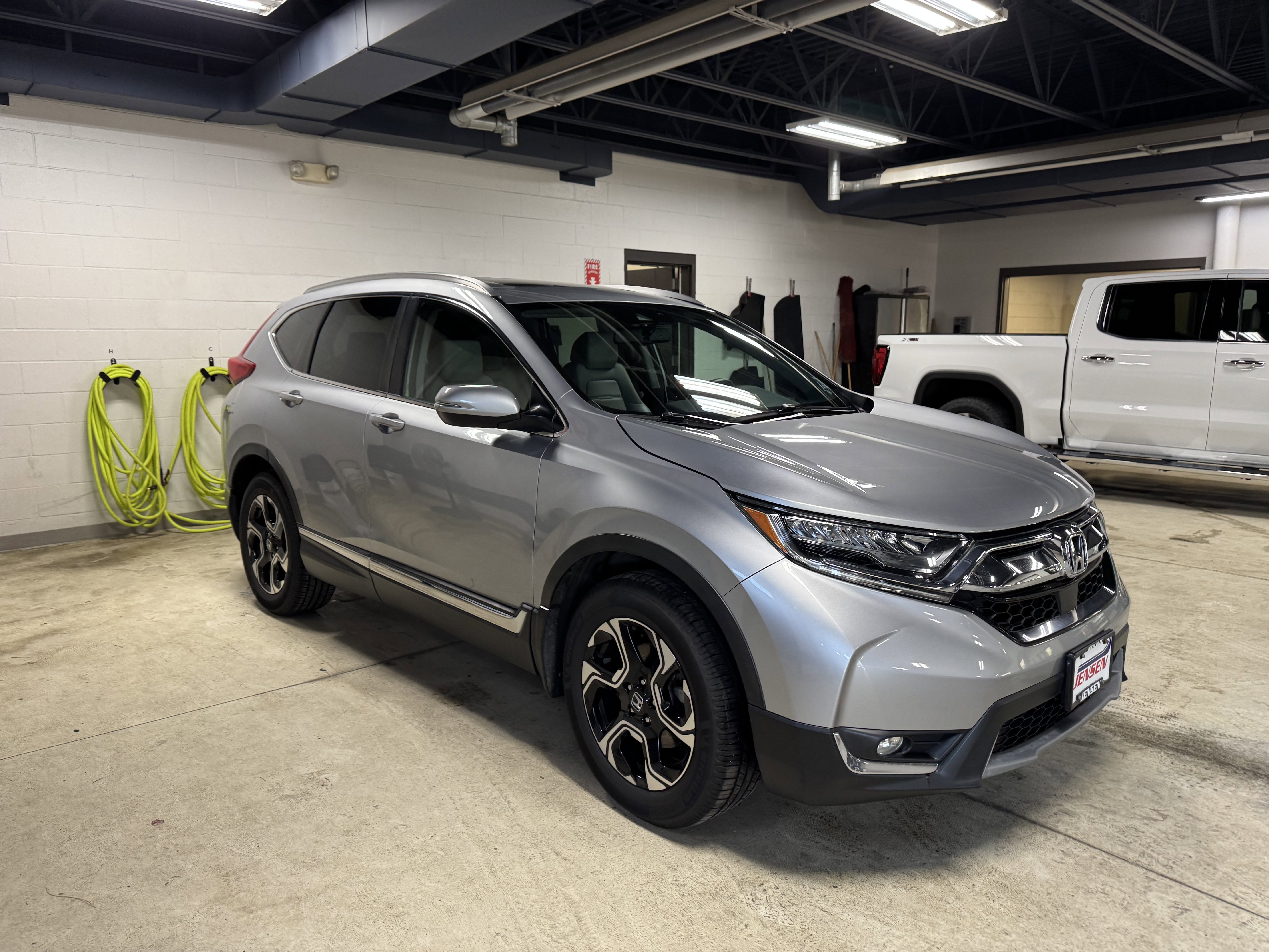 Used 2017 Honda CR-V Touring image 3