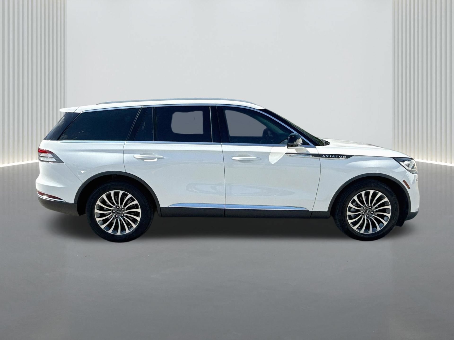 Used 2023 Lincoln Aviator 2WD w/ Premium Package image 6