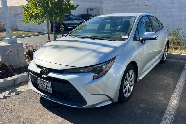 Used 2023 Toyota Corolla LE FWD image 2