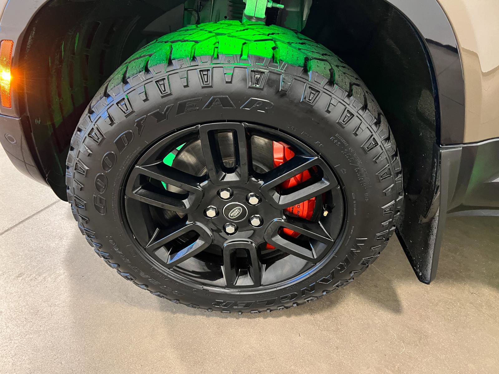 Used 2023 Land Rover Defender 90 X image 40