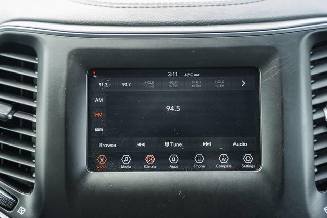 Used 2019 Jeep Cherokee Latitude Plus FWD image 22
