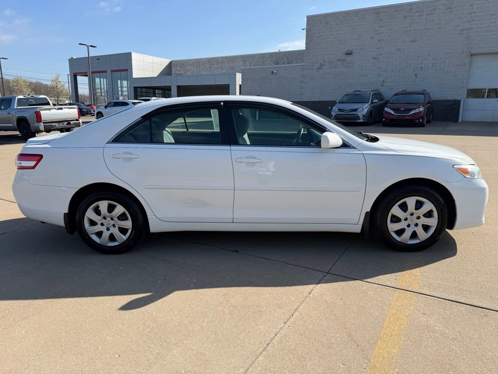 Used 2011 Toyota Camry LE FWD image 6