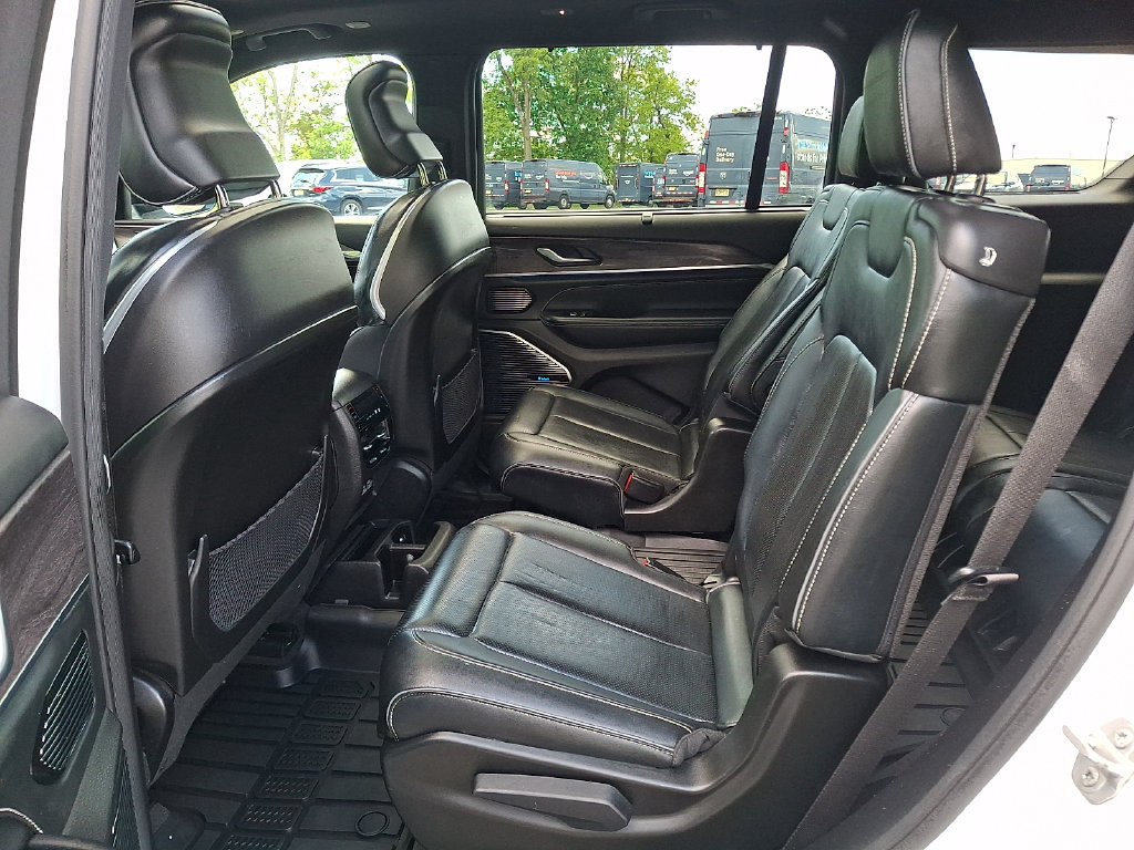 Used 2022 Jeep Grand Cherokee L Overland w/ Luxury Tech Group IV AWD/4WD image 13