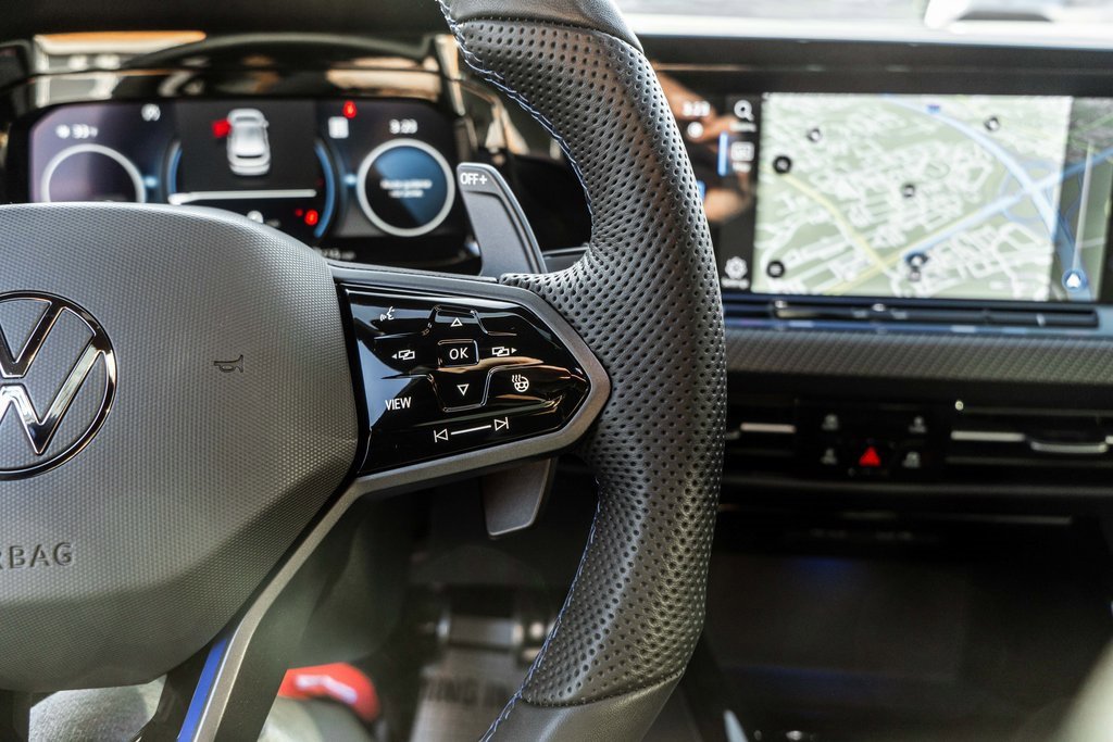 Used 2024 Volkswagen Golf R image 25