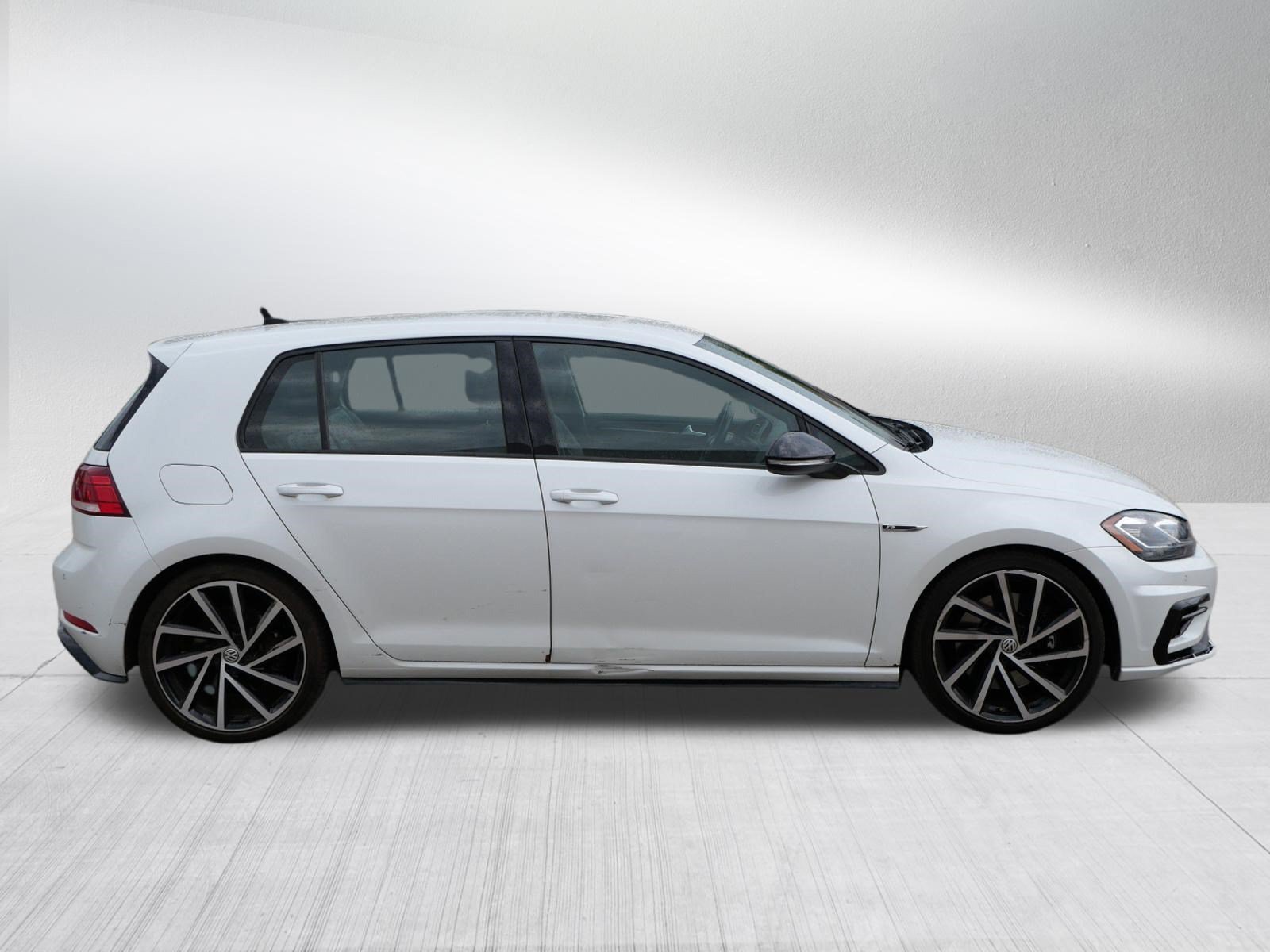 Used 2018 Volkswagen Golf R 4-Door AWD/4WD image 8
