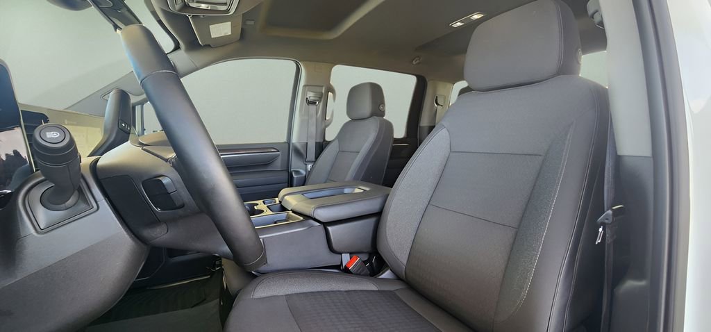 Used 2025 Chevrolet Silverado 2500 LT w/ Convenience Package image 17