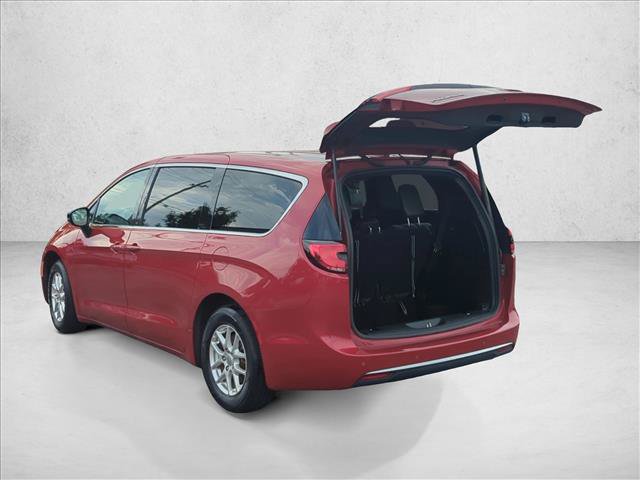 Used 2025 Chrysler Pacifica Select FWD image 10