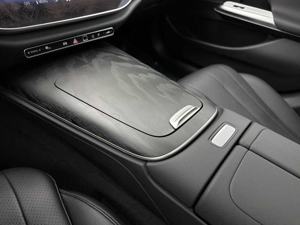 Used 2025 Mercedes-Benz E 350 4MATIC Sedan image 28
