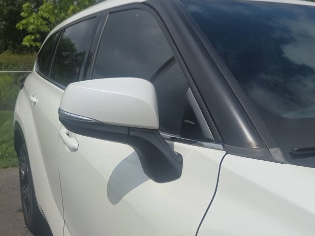 Used 2021 Toyota Highlander L FWD image 5