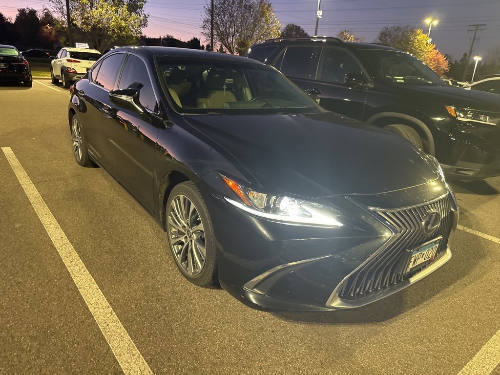 Used 2020 Lexus ES 300h w/ Premium Package