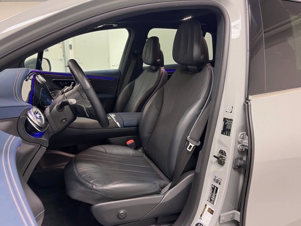 Certified 2023 Mercedes-Benz EQS 580 4MATIC SUV w/ Acoustic Comfort Package image 13