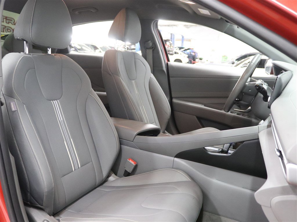 Used 2021 Hyundai Elantra SEL w/ Convenience Package image 11