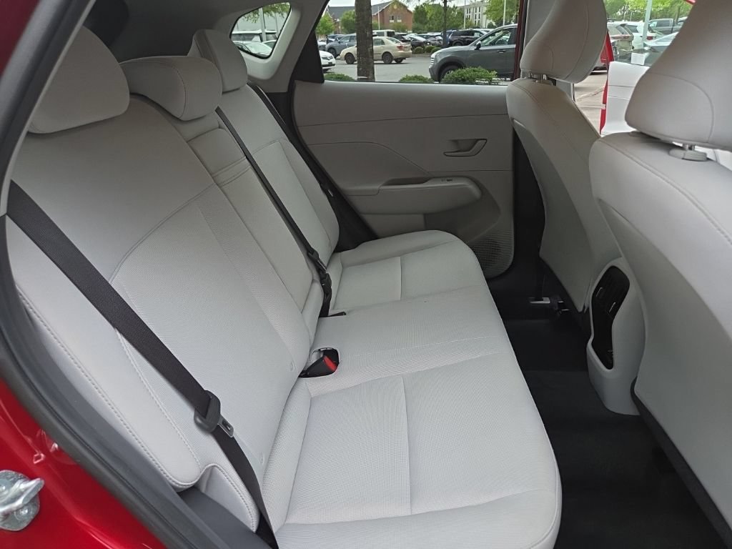 Used 2025 Hyundai Kona SEL FWD image 36