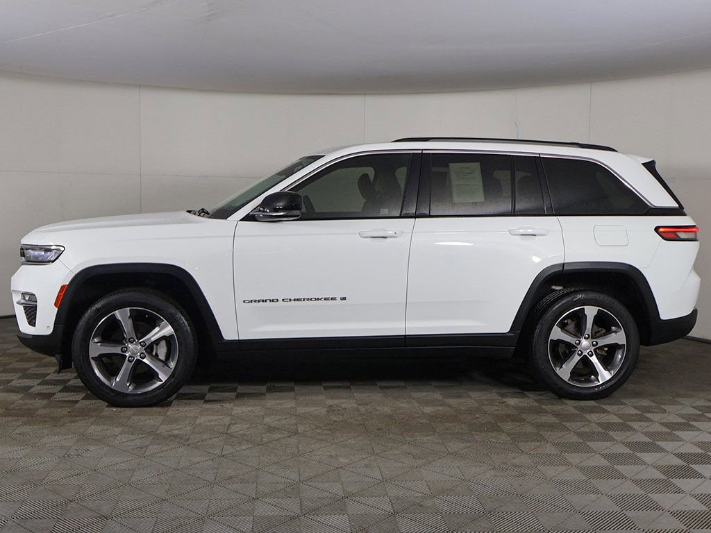 Used 2023 Jeep Grand Cherokee Limited w/ Luxury Tech Group II image 19