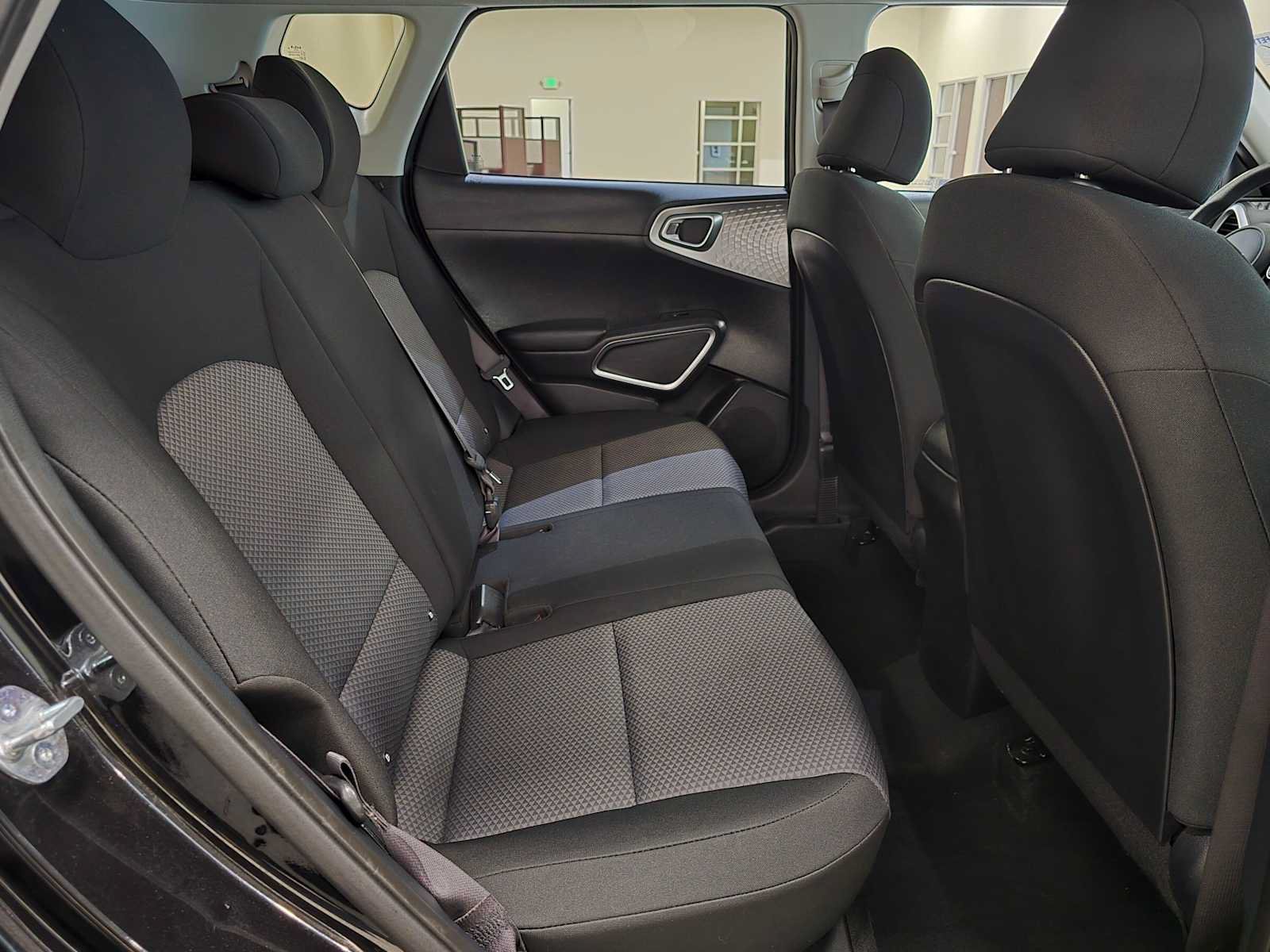 Used 2023 Kia Soul LX w/ LX Technology Package FWD image 24