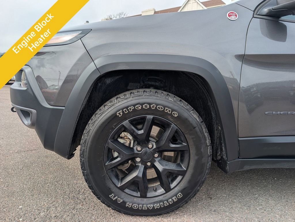 Used 2018 Jeep Cherokee Trailhawk w/ Cold Weather Group AWD/4WD image 10