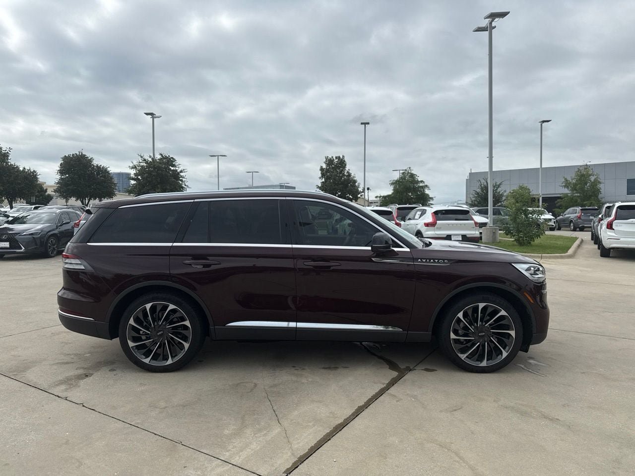 Used 2022 Lincoln Aviator Reserve w/ Equipment Group 201A AWD/4WD image 4