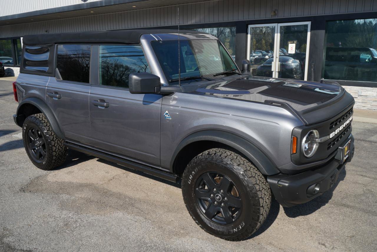 Used 2022 Ford Bronco Black Diamond image 2