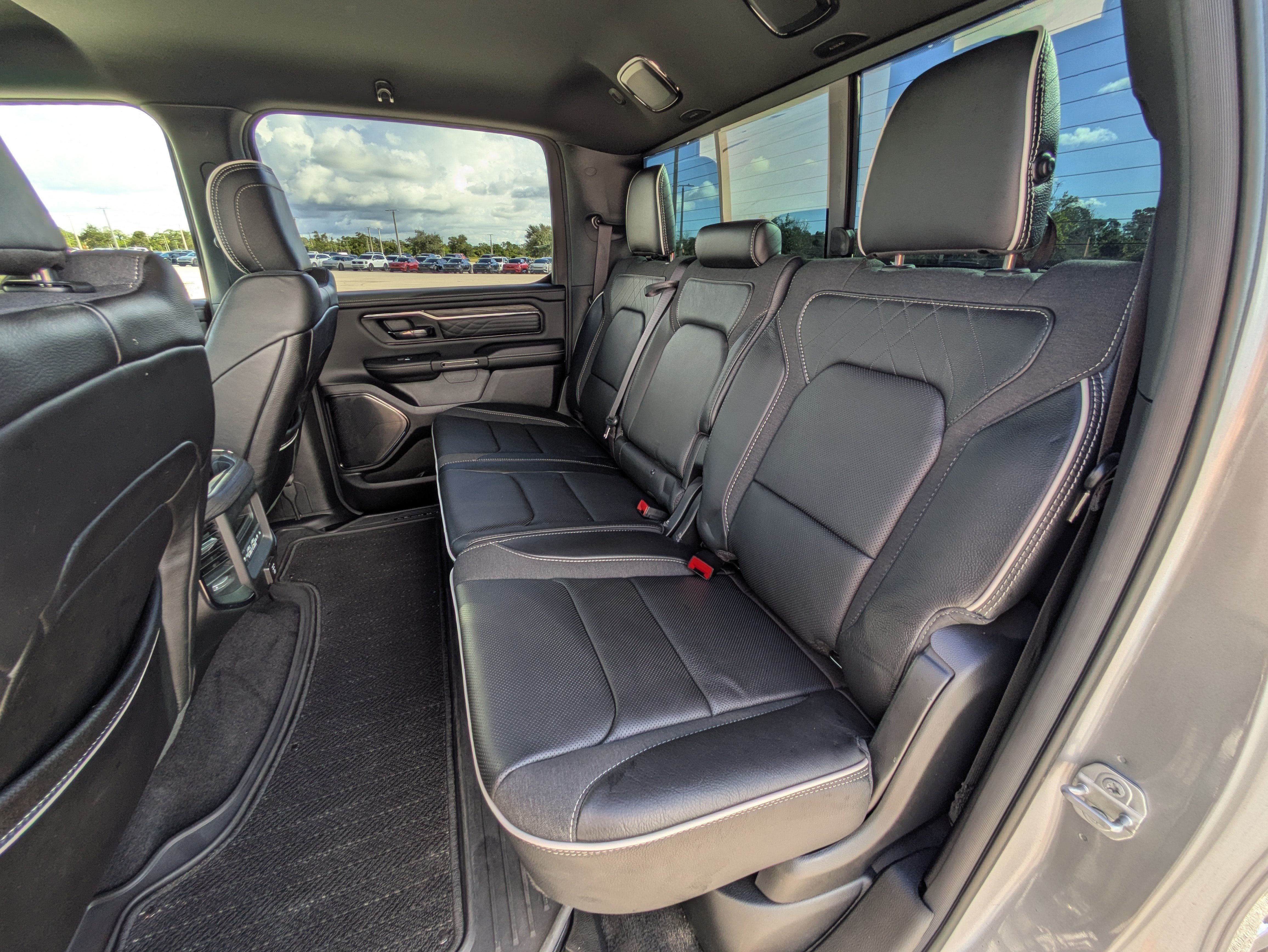 Used 2025 RAM 1500 Limited AWD/4WD image 14