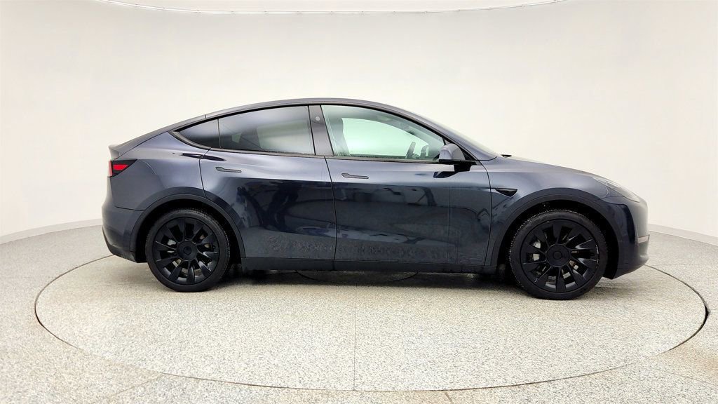 Used 2025 Tesla Model Y Long Range image 4