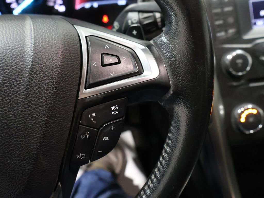 Used 2017 Ford Fusion SE image 33