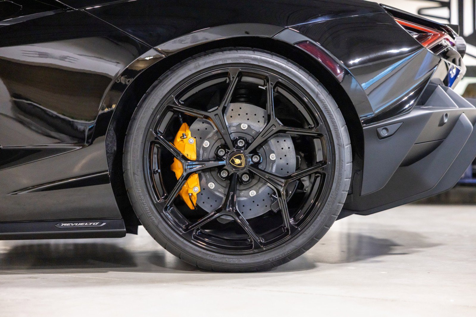 Used 2025 Lamborghini Revuelto image 23