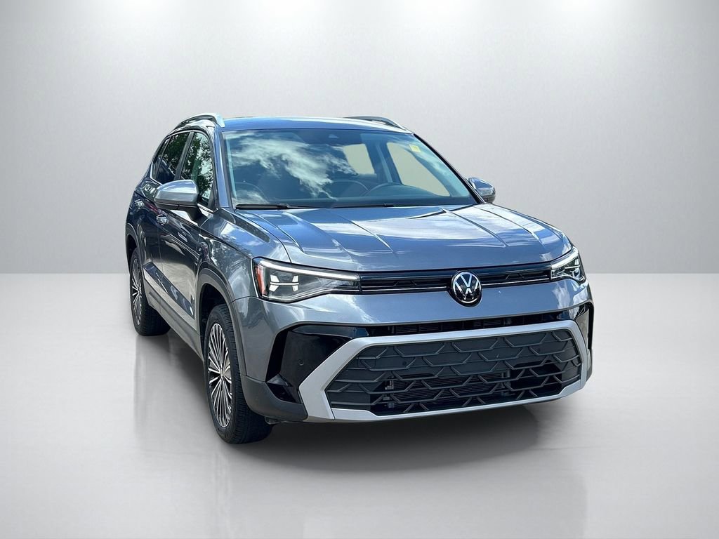 Used 2025 Volkswagen Taos SE FWD image 3