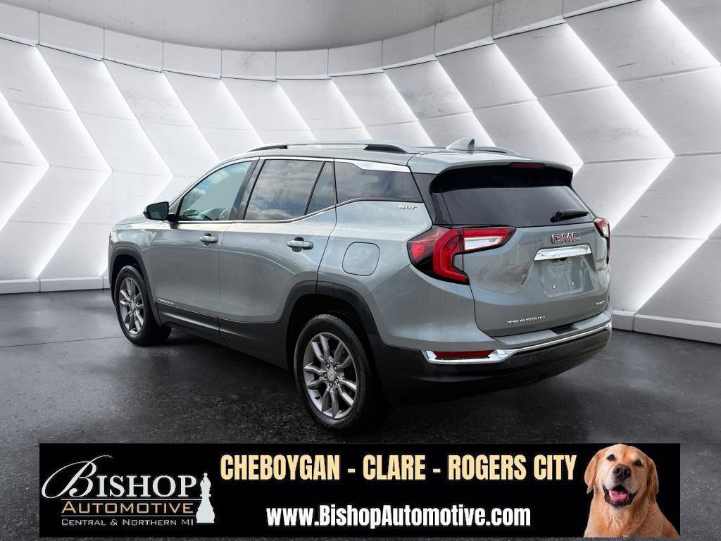 Used 2024 GMC Terrain SLT image 16
