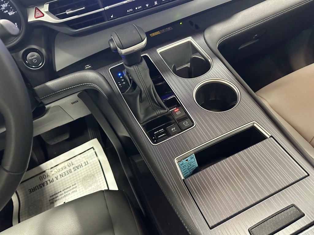 Used 2025 Toyota Sienna XLE image 41
