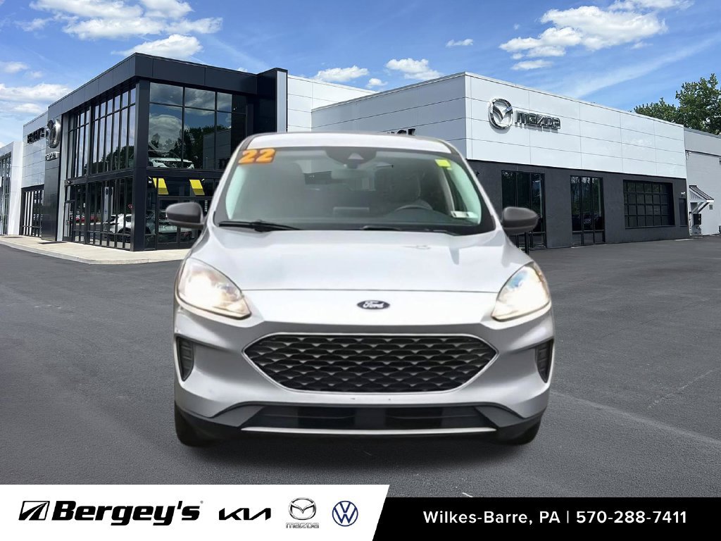 Used 2022 Ford Escape SE w/ Convenience Package FWD image 3