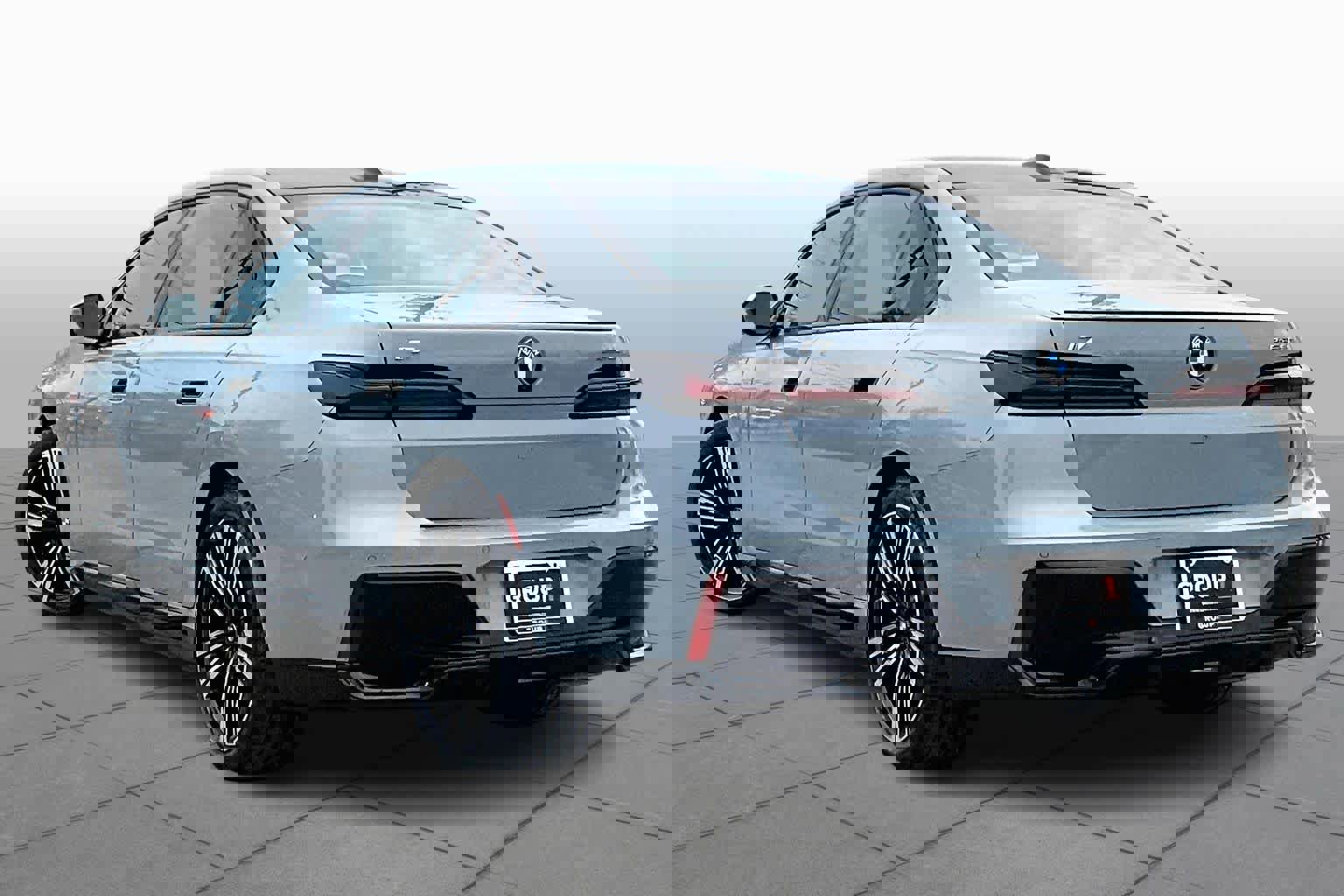 Used 2025 BMW i7 eDrive50 w/ M Sport Package image 11