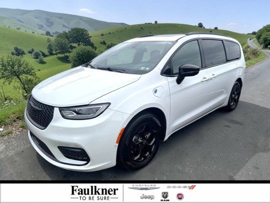 Used 2025 Chrysler Pacifica Premium