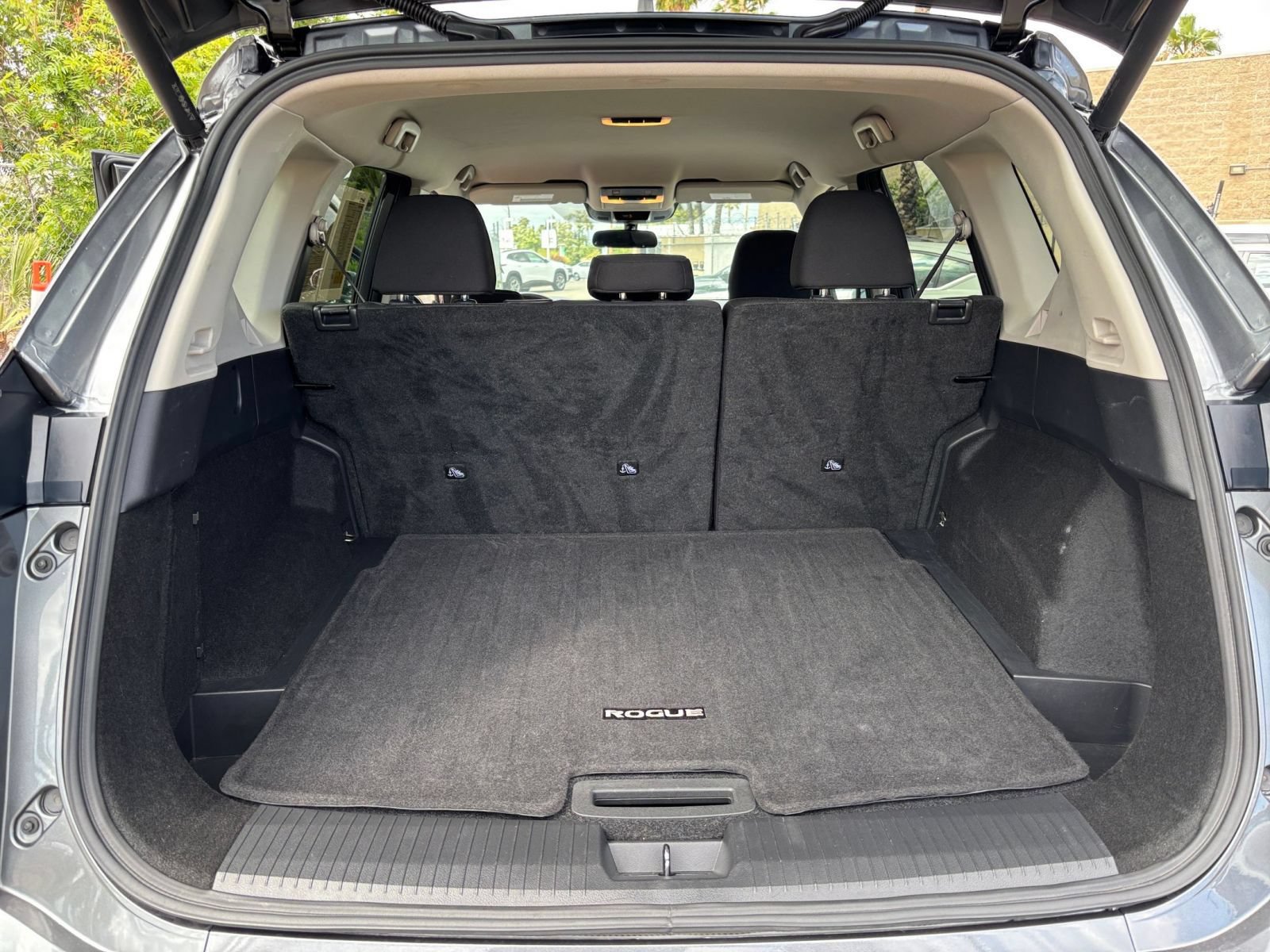 Used 2025 Nissan Rogue SV FWD image 33