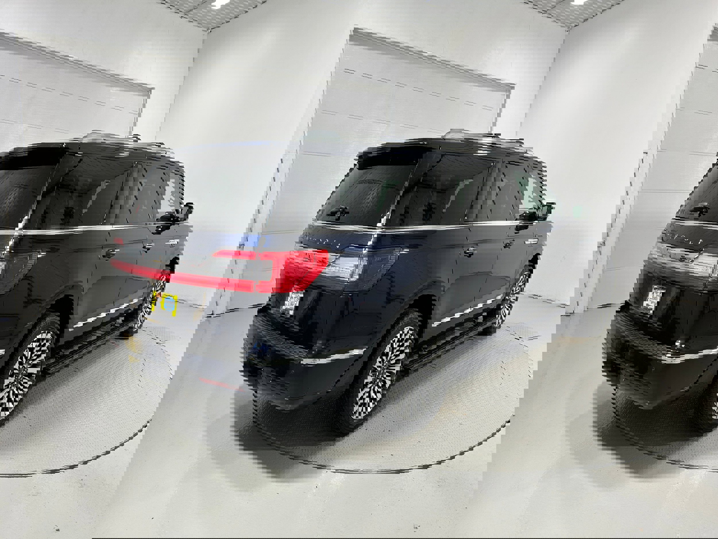 Used 2021 Lincoln Navigator L Reserve w/ Luxury Package image 37