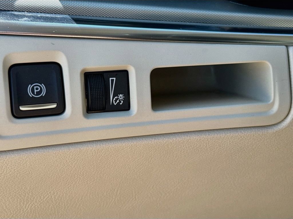 Used 2020 Cadillac XT5 Premium Luxury w/ LPO, Floor Liner Package FWD image 21