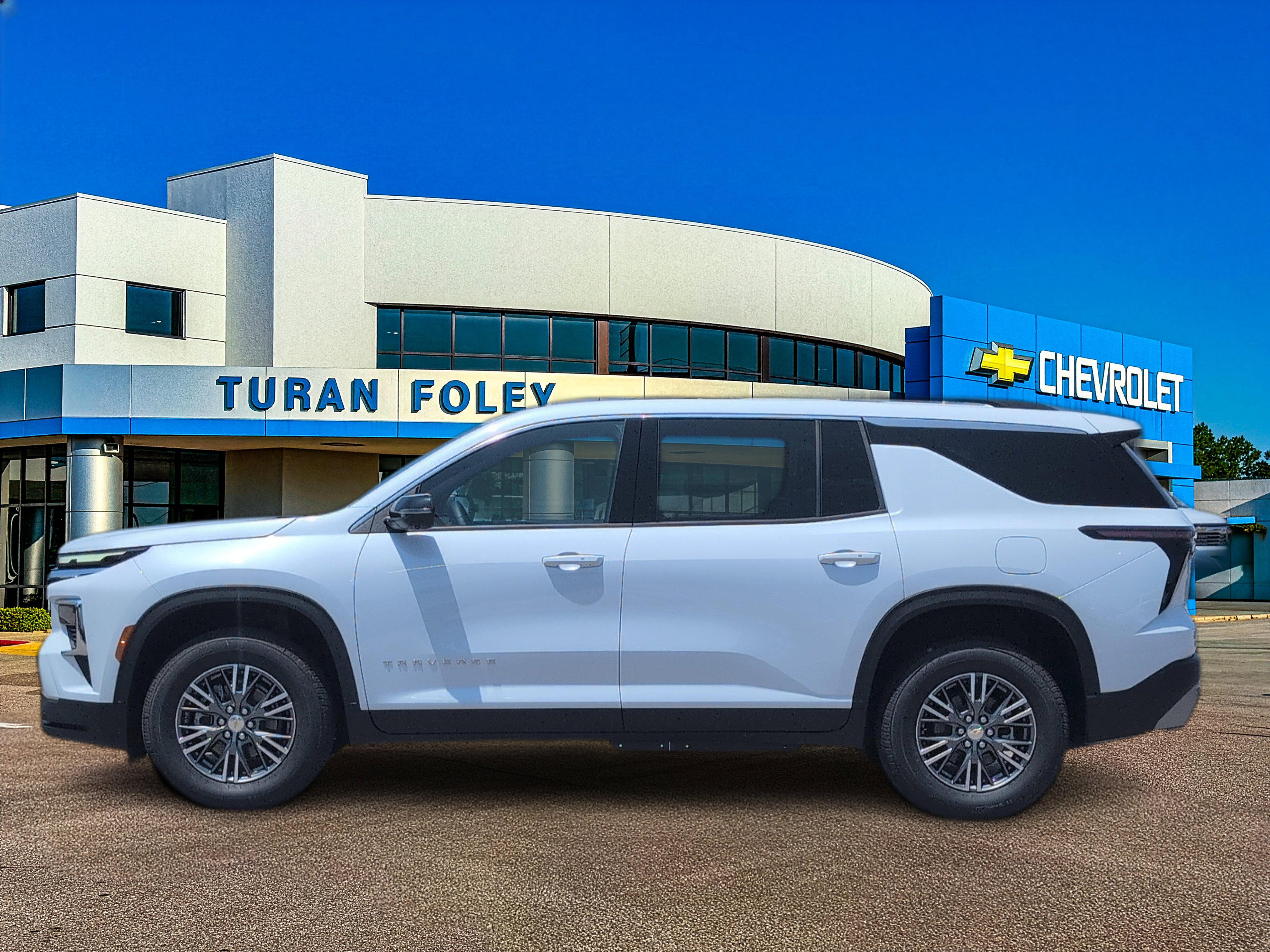 Used 2026 Chevrolet Traverse LT w/ Driver Confidence Package FWD image 2
