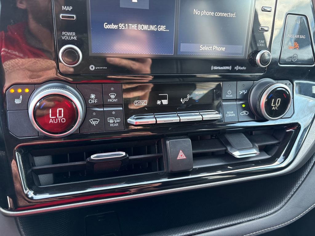 Used 2022 Toyota Highlander XLE image 26