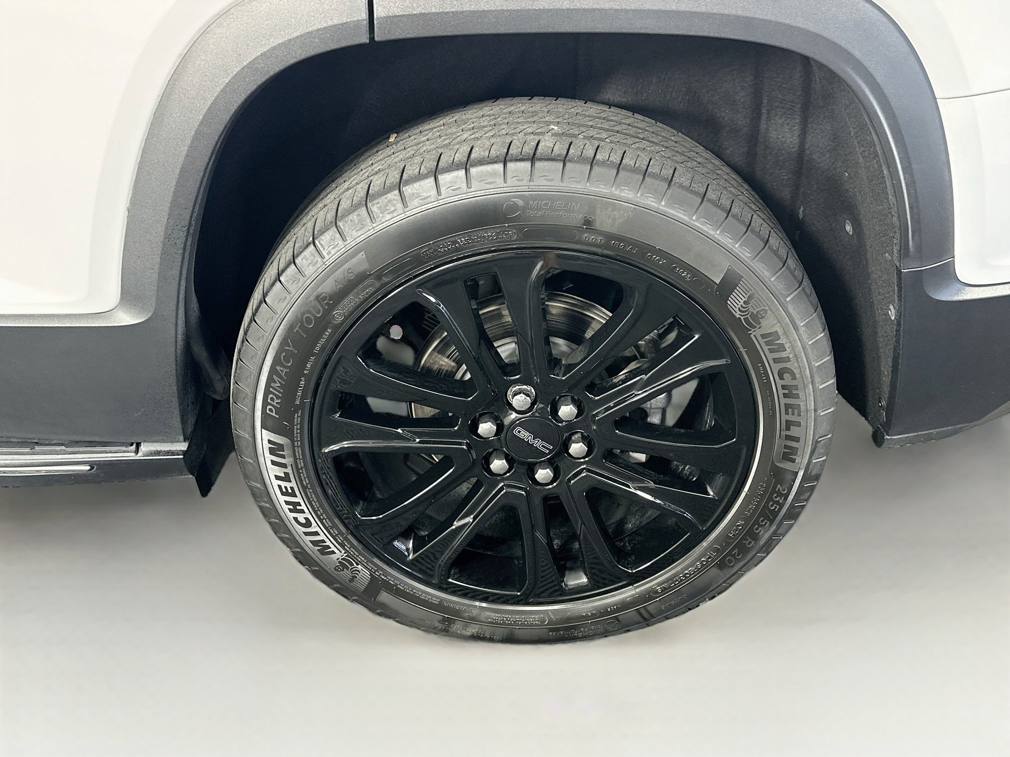 Used 2023 GMC Acadia SLE w/ Driver Convenience Package FWD image 11