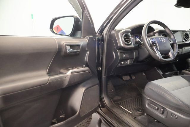 Used 2020 Toyota Tacoma TRD Off-Road AWD/4WD image 9