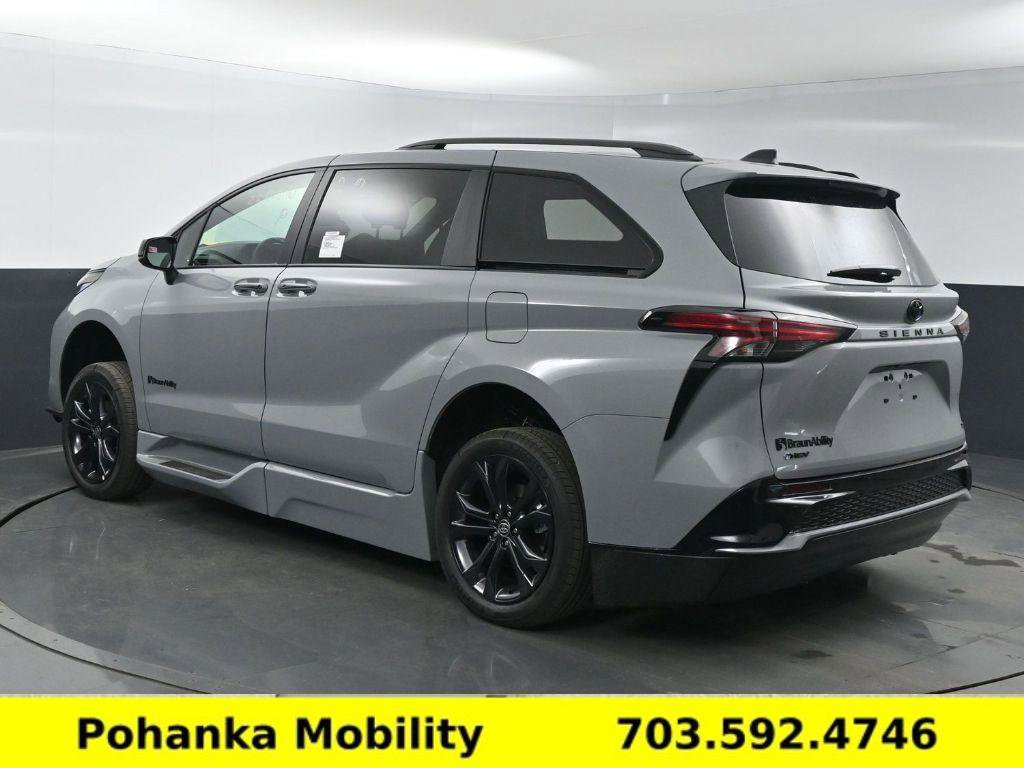 Used 2025 Toyota Sienna XSE image 21
