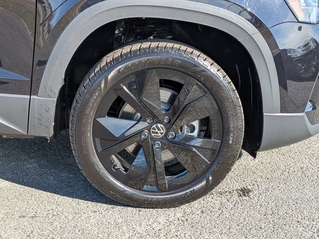 New 2026 Volkswagen Taos SE FWD image 12