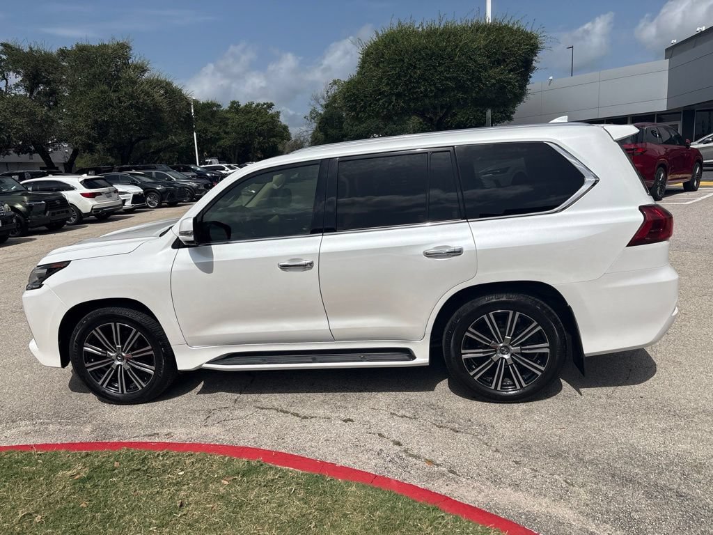 Used 2019 Lexus LX 570 4WD w/ Luxury Package image 2