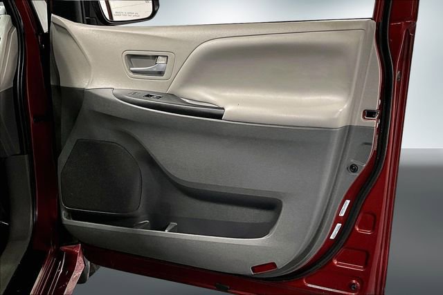 Used 2020 Toyota Sienna LE AWD/4WD image 27