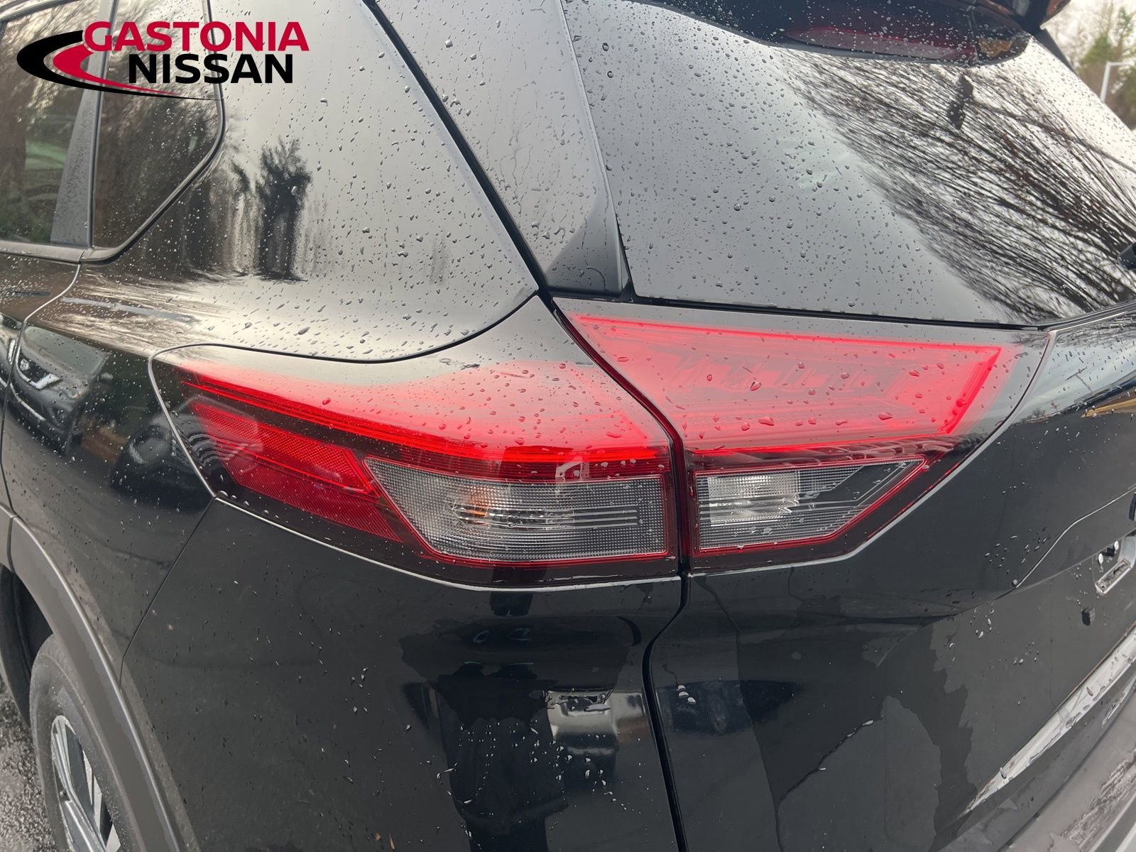 Used 2023 Nissan Rogue SV image 14