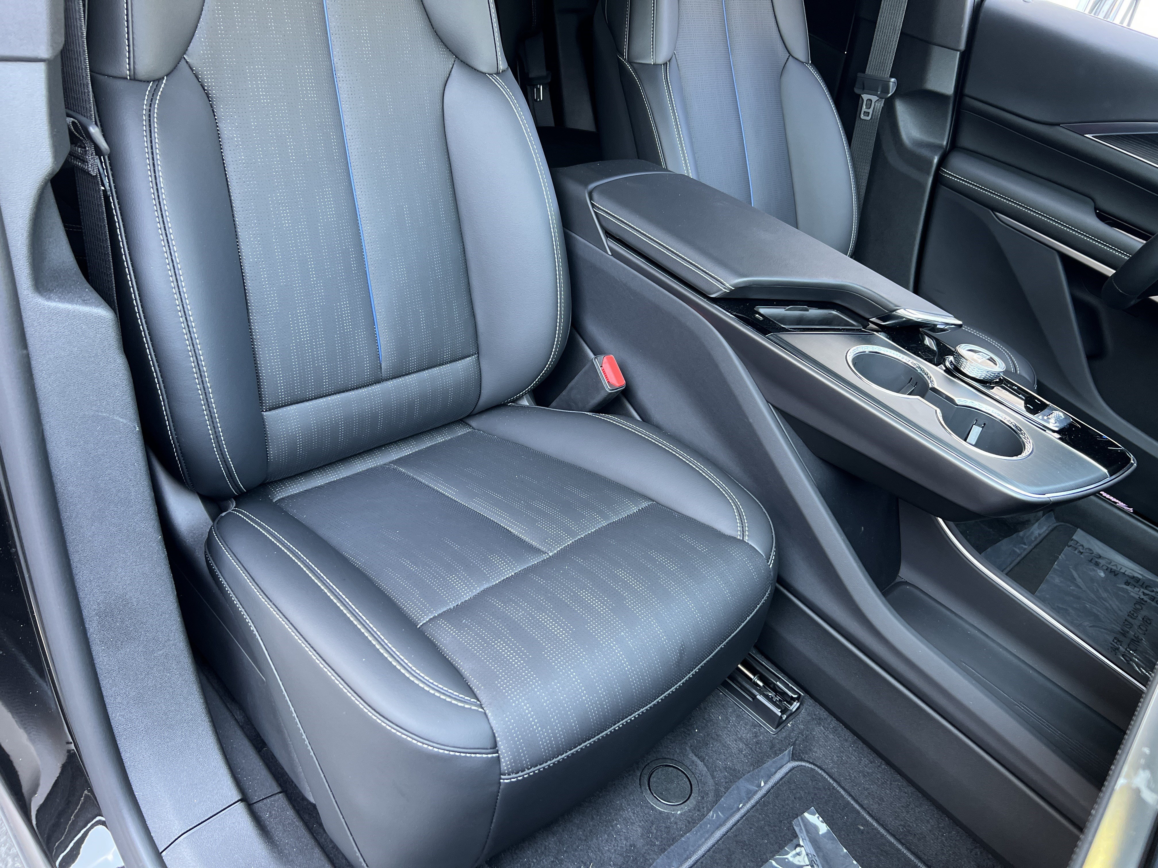 New 2026 Cadillac Lyriq Signature Sport AWD/4WD image 24