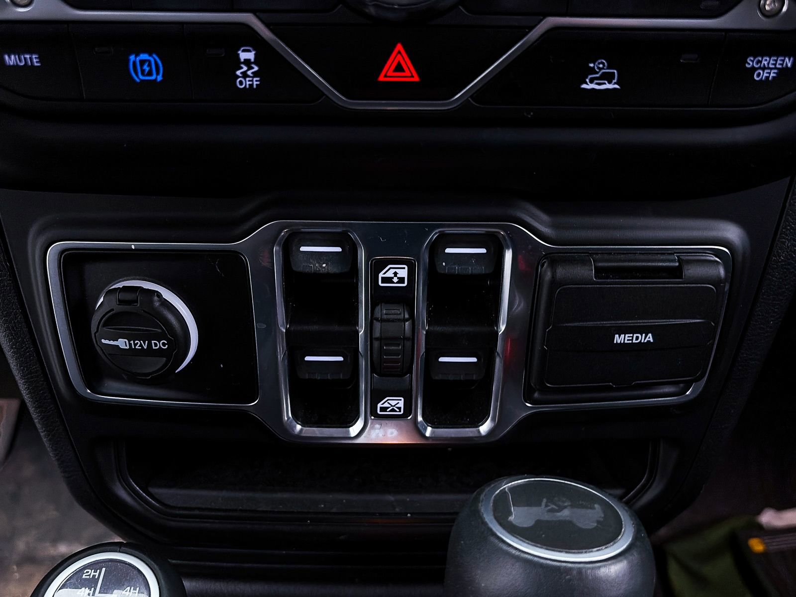 Used 2022 Jeep Wrangler Unlimited Sahara w/ Cold Weather Group image 27