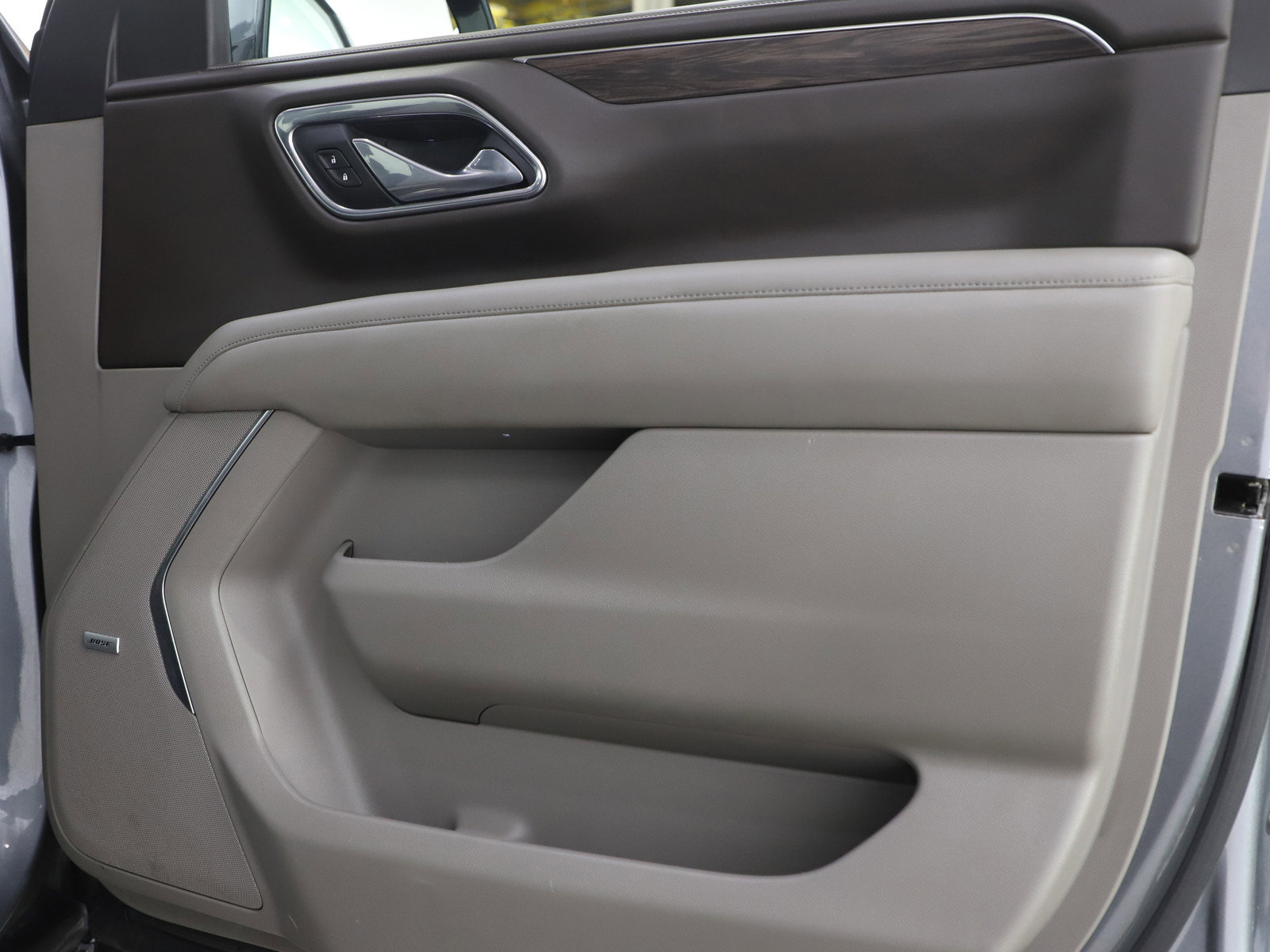 Used 2021 Chevrolet Tahoe Z71 w/ Z71 Off-Road Package AWD/4WD image 9