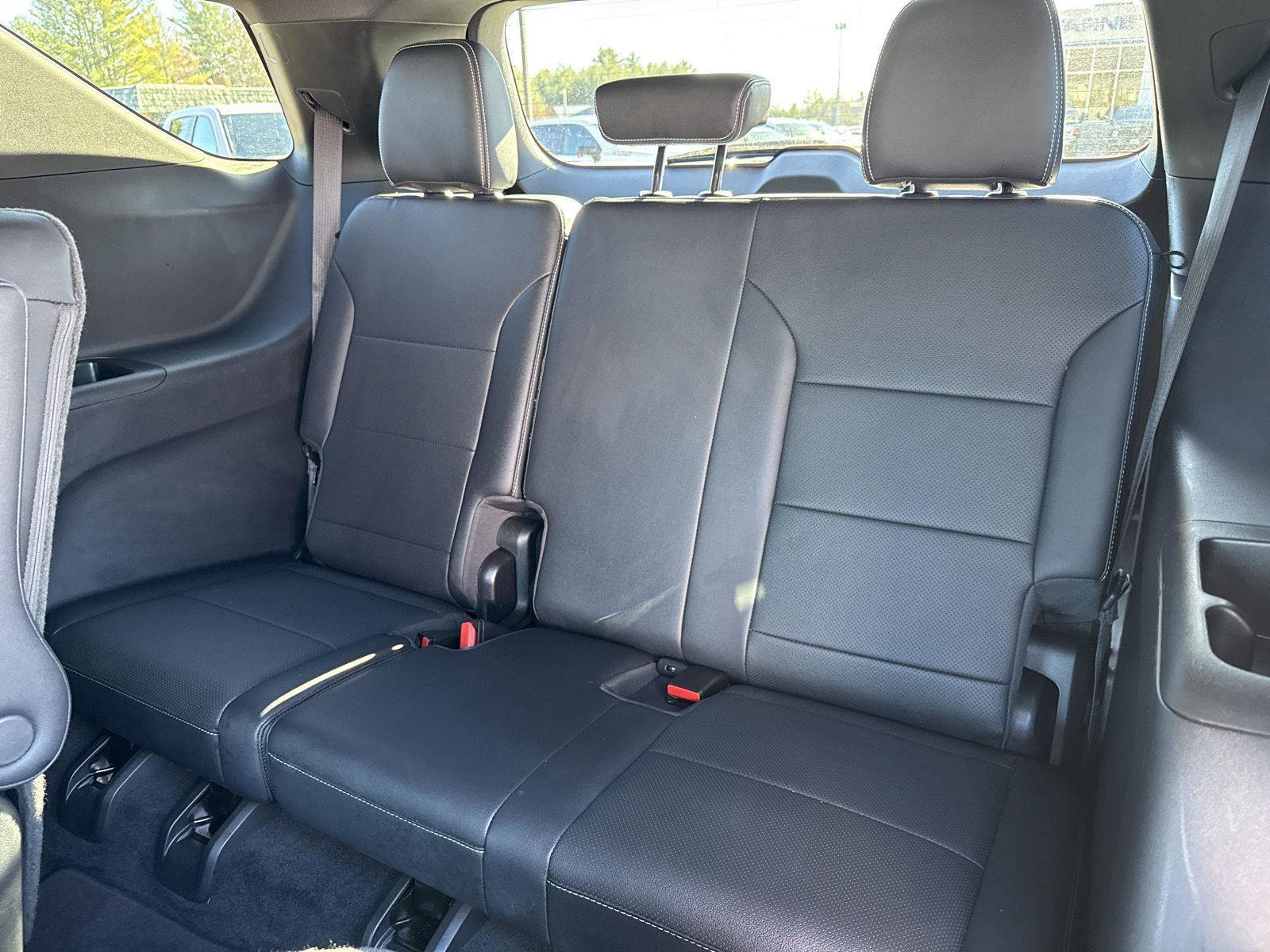 Used 2025 Chevrolet Traverse LT image 17