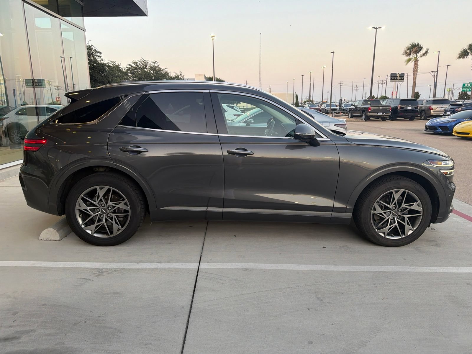 Used 2022 Genesis GV70 2.5T w/ Advanced Package AWD/4WD image 4